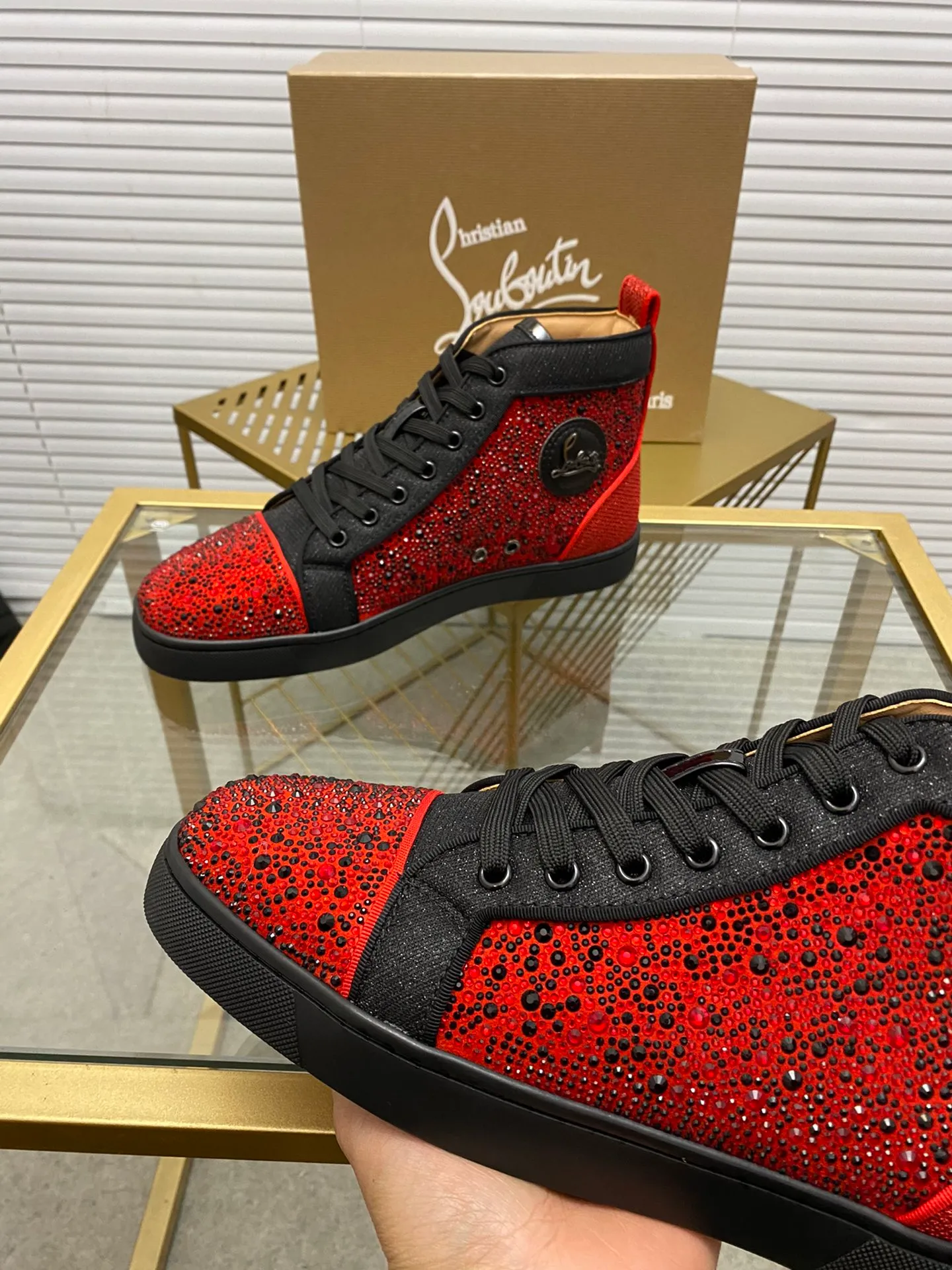 Made to order. Ex-factory price 540. Special material Christian Louboutin (CL red sole shoes) counter series, casual sneakers for couples 📢 📢 📢 Exclusive hot style release 🎈🎈💪 Movable latex feet 👻 Finished large sole car line [Proud] 😝Female 35-40# Male 38#-46, global supply😝 [Top version]: Original imported genuine leather upper, top original leather lining, original molded TPU outsole, original 1:1 detail processing, original shoe last,